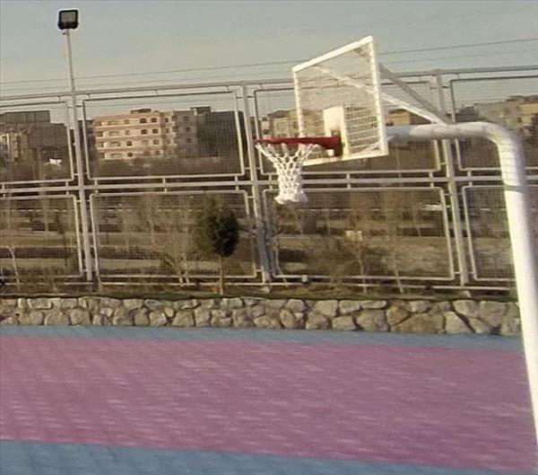 زمین بسکتبال معلم 83